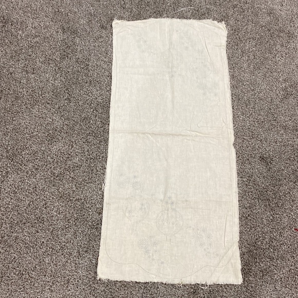 Vintage Christmas Ornaments Table Runner To Embroider And Crochet The Edge! - Picture 2 of 6